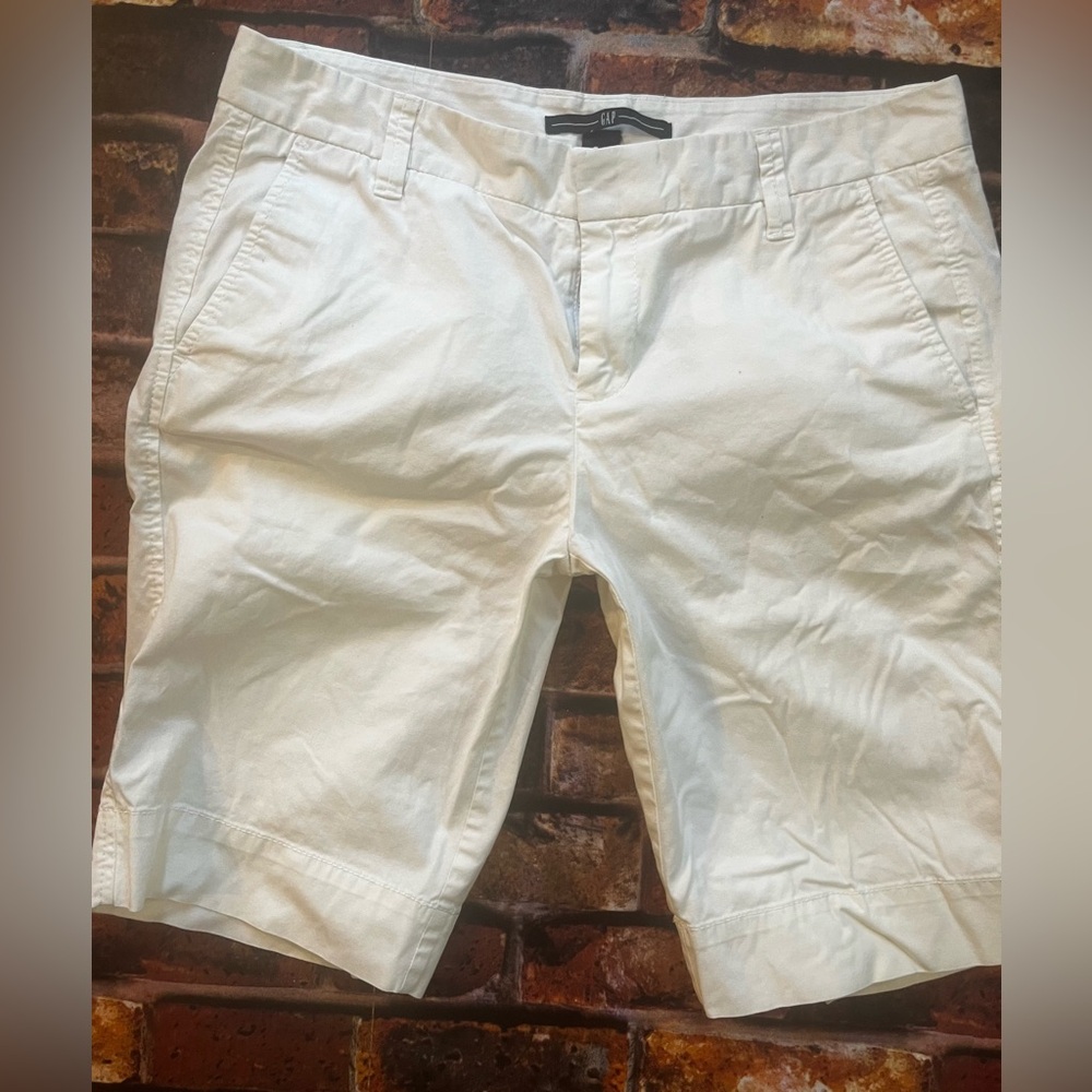 Gap Womens White Slash Pockets Straight Leg Stretch Bermuda Shorts Sz 6